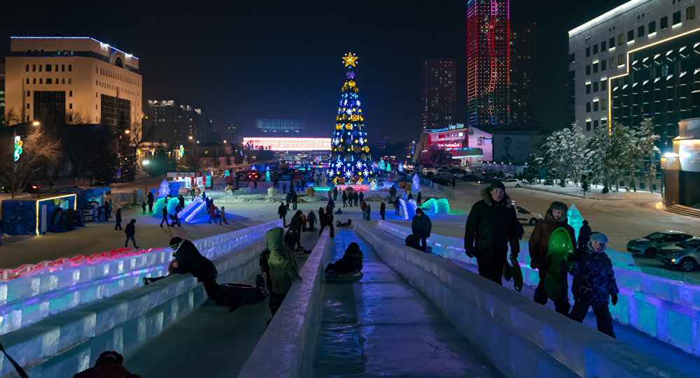 阿斯塔纳市长对首都新年夜进行总结